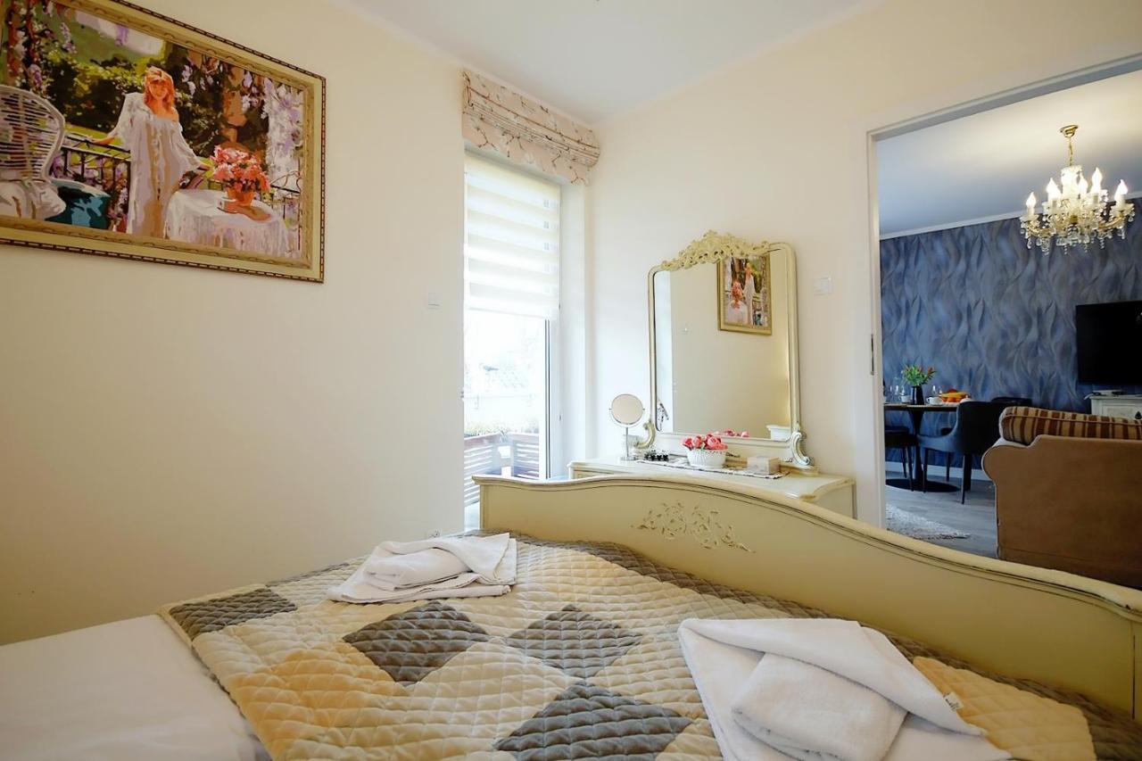 Miodowy Dom Exspanse Apartament 2 Lub 3 Pokoje Z Tarasem I Parkingiem Kołobrzeg Exteriör bild