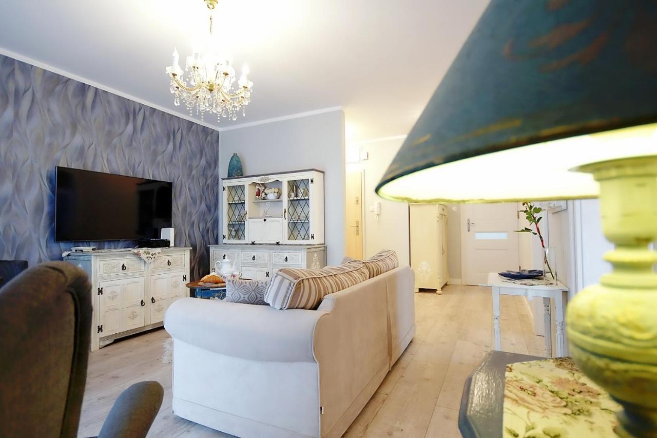 Miodowy Dom Exspanse Apartament 2 Lub 3 Pokoje Z Tarasem I Parkingiem Kołobrzeg Exteriör bild