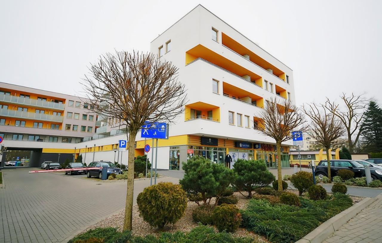 Miodowy Dom Exspanse Apartament 2 Lub 3 Pokoje Z Tarasem I Parkingiem Kołobrzeg Exteriör bild