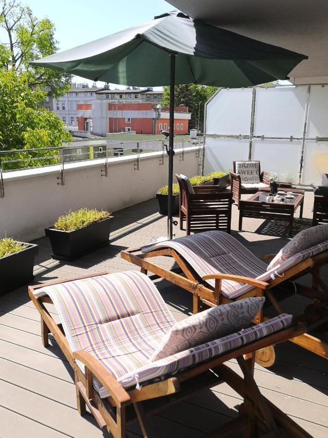 Miodowy Dom Exspanse Apartament 2 Lub 3 Pokoje Z Tarasem I Parkingiem Kołobrzeg Exteriör bild