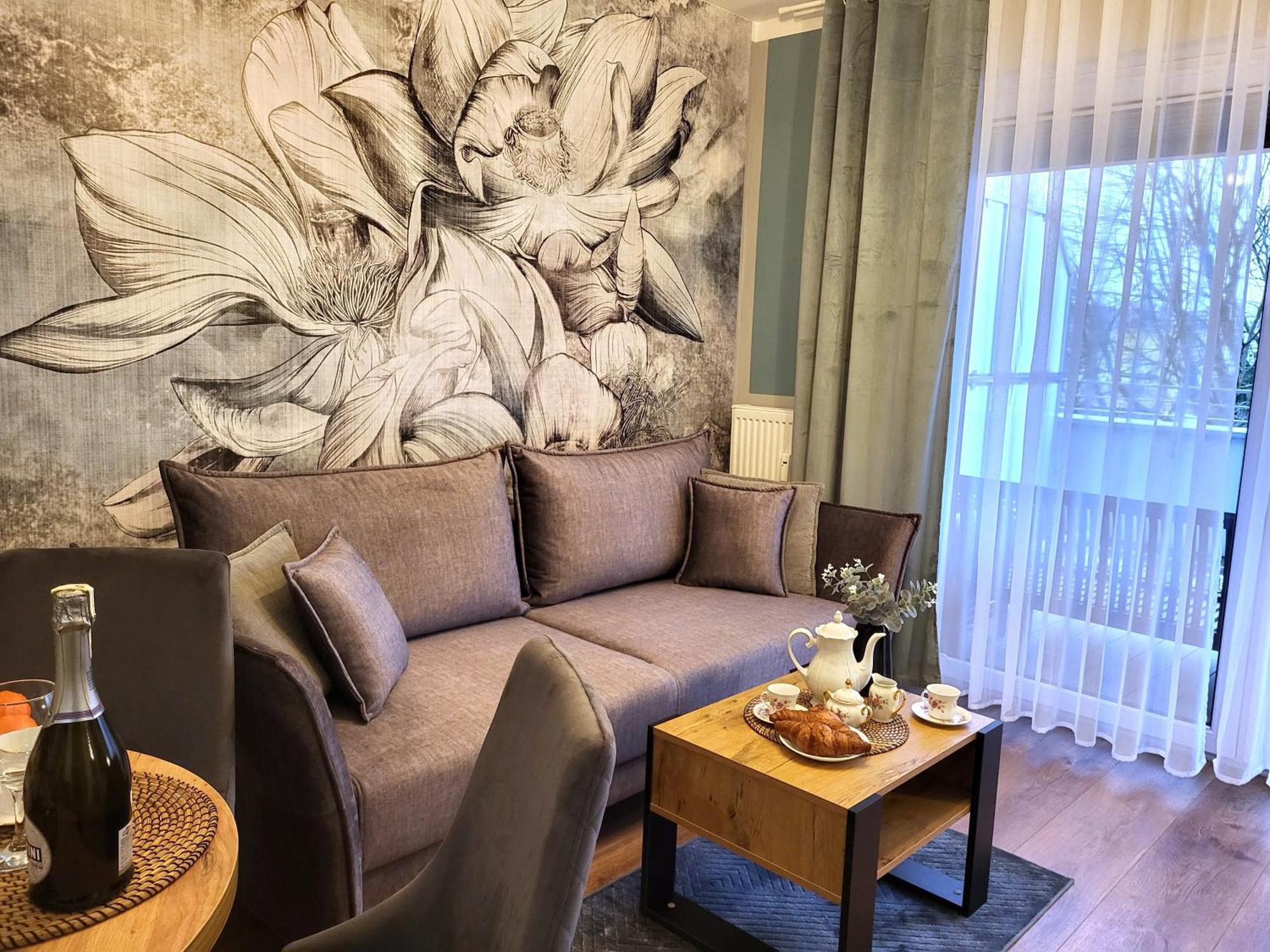 Miodowy Dom Exspanse Apartament 2 Lub 3 Pokoje Z Tarasem I Parkingiem Kołobrzeg Exteriör bild
