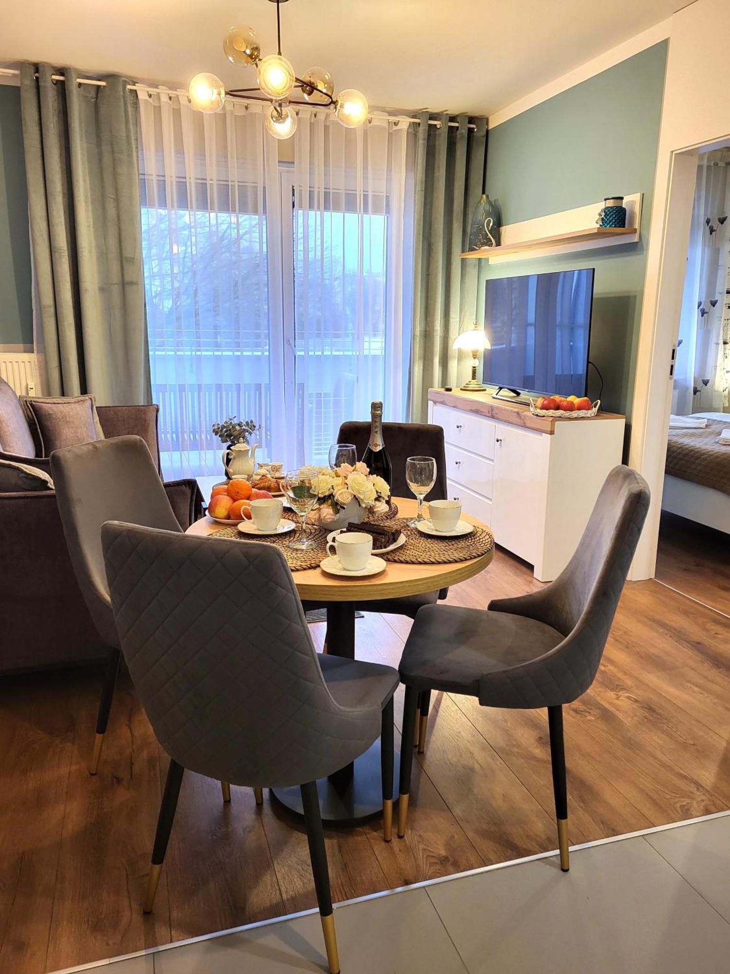 Miodowy Dom Exspanse Apartament 2 Lub 3 Pokoje Z Tarasem I Parkingiem Kołobrzeg Exteriör bild