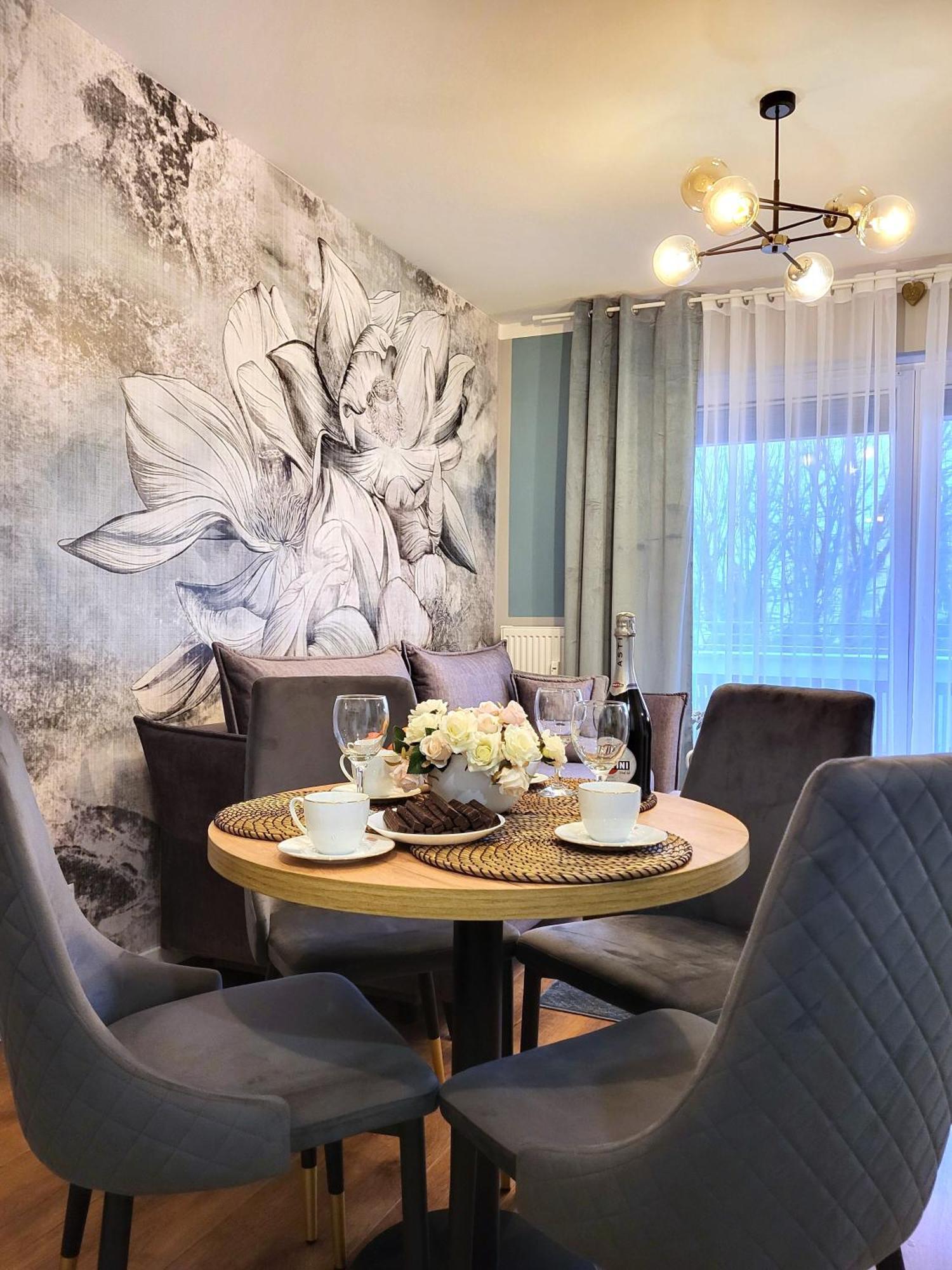 Miodowy Dom Exspanse Apartament 2 Lub 3 Pokoje Z Tarasem I Parkingiem Kołobrzeg Exteriör bild