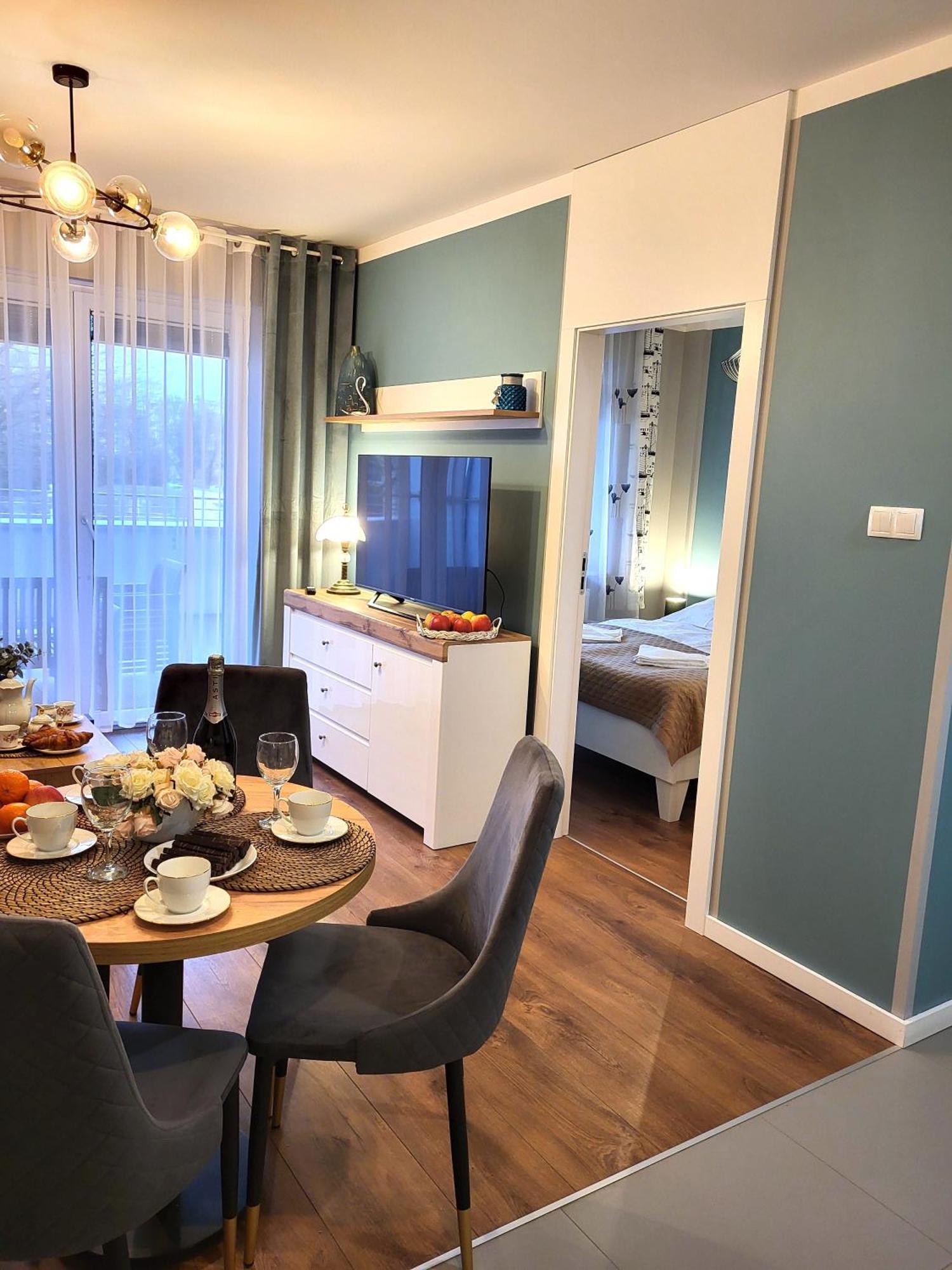 Miodowy Dom Exspanse Apartament 2 Lub 3 Pokoje Z Tarasem I Parkingiem Kołobrzeg Exteriör bild