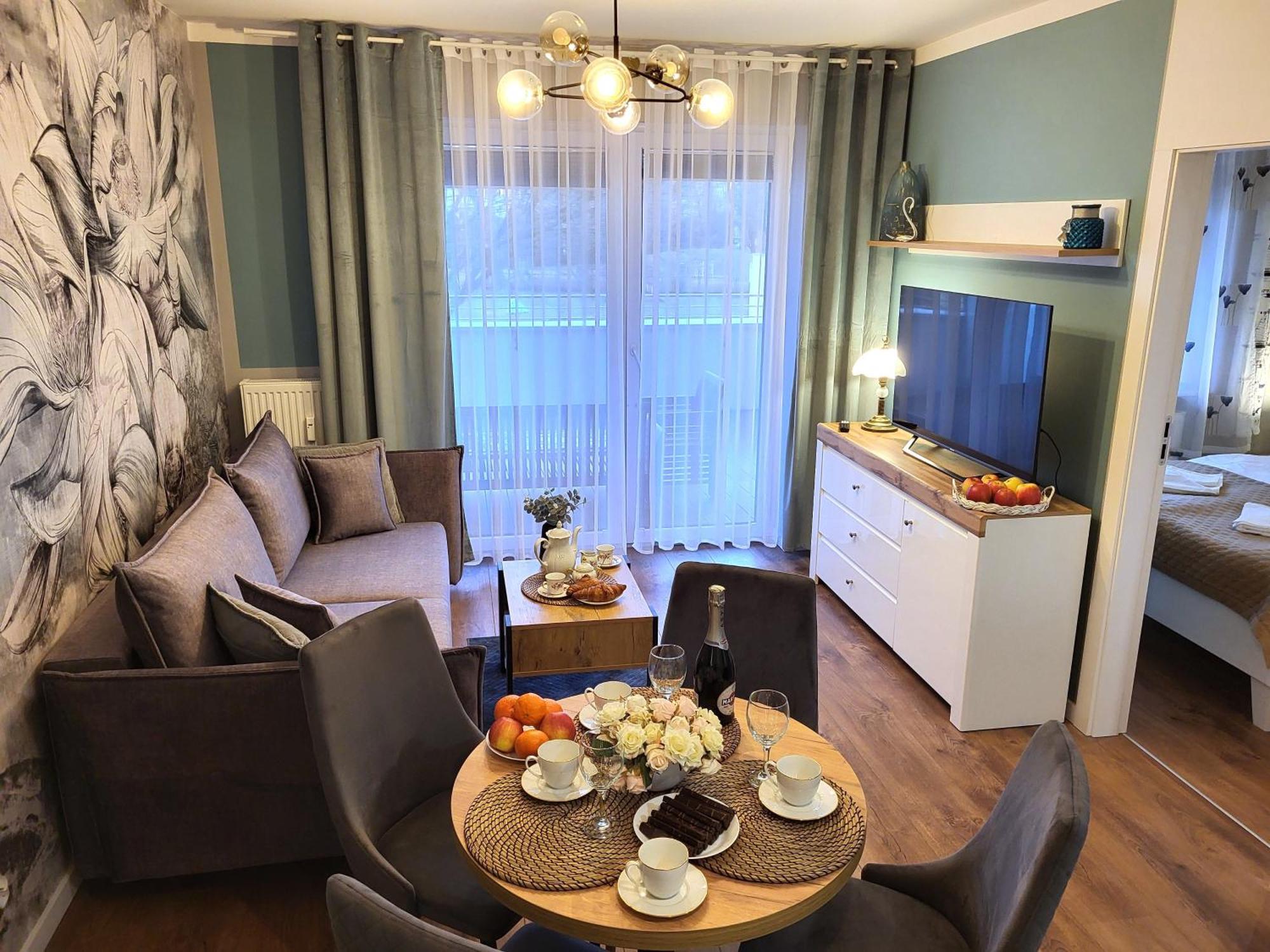 Miodowy Dom Exspanse Apartament 2 Lub 3 Pokoje Z Tarasem I Parkingiem Kołobrzeg Exteriör bild